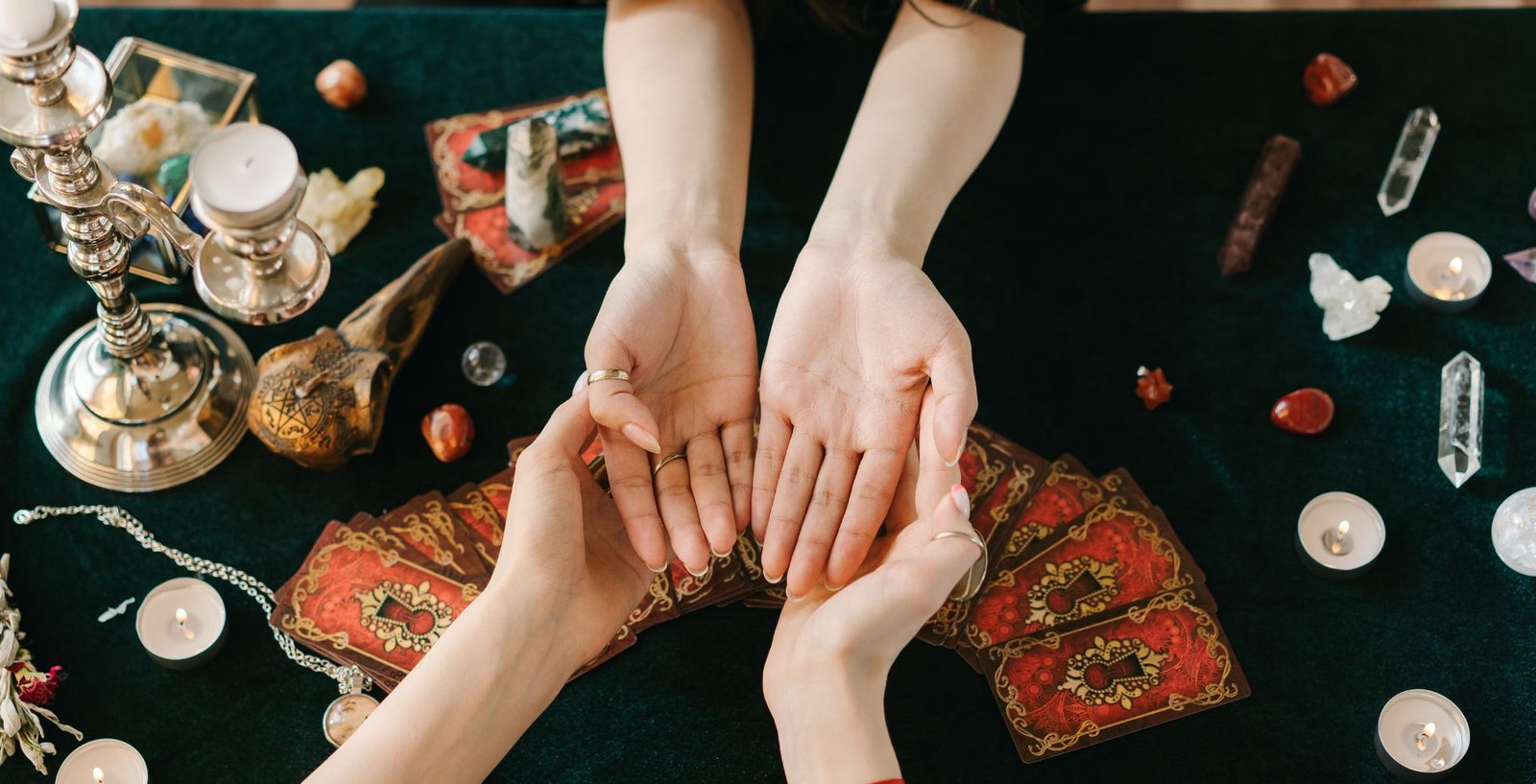 Tarot card reading in England by Astrologer Anji – accurate predictions and spiritual guidance for love, career, and life decisions